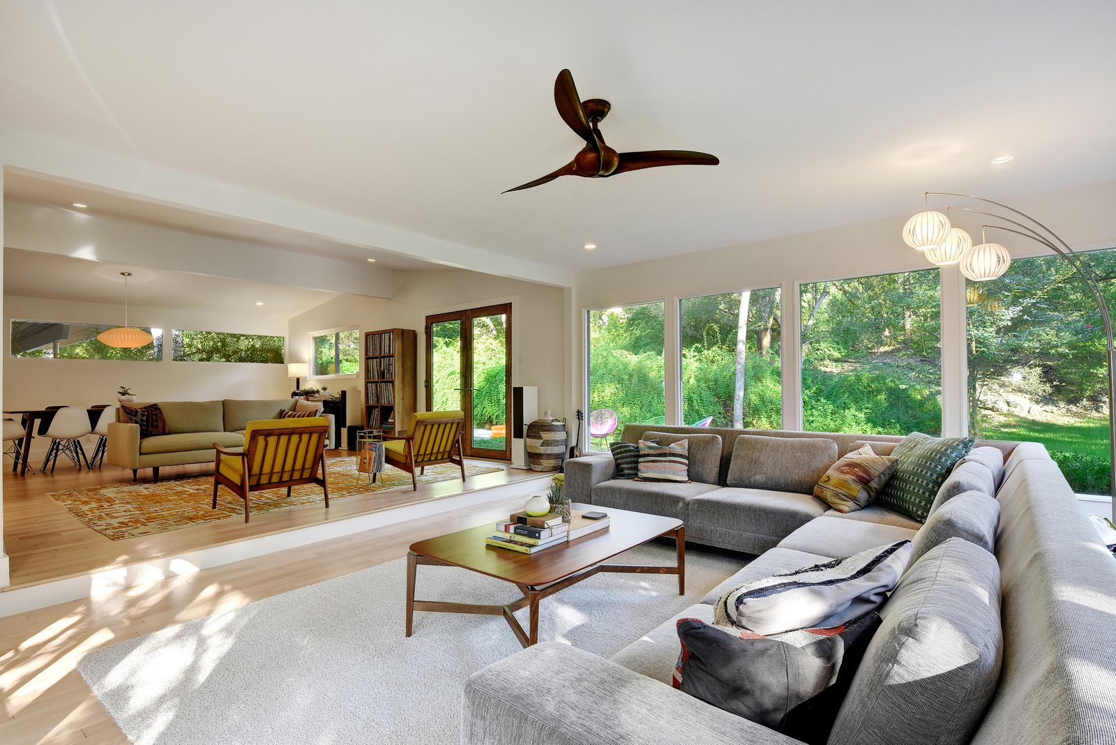 Mid-Century Modern Family Houses: Living in Glass With Kids